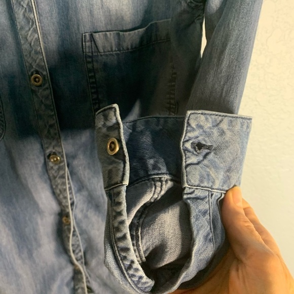 Rails Carter Blue Button Down Chambray Shirt Top - Picture 6 of 7